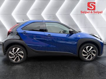 Car image 4