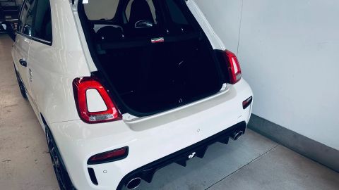 Car image 14