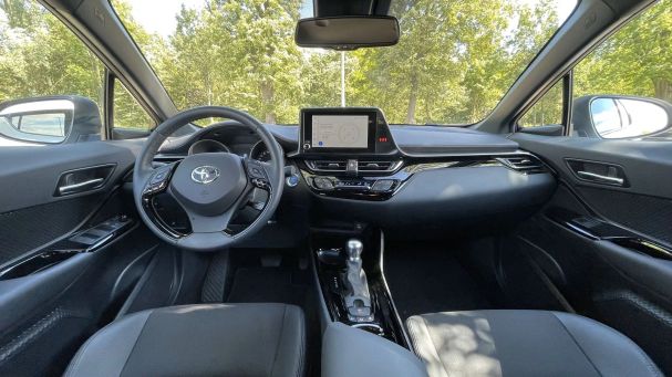 Toyota C-HR 90 kW image number 14