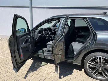 Car image 29
