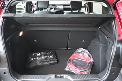 Car image 32