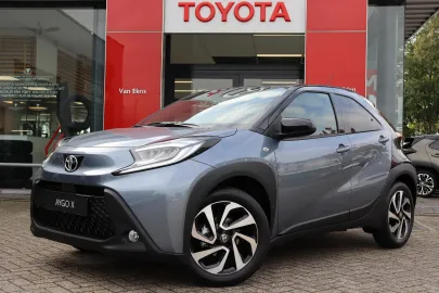 Car image 2