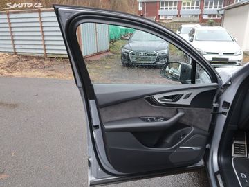 Car image 35