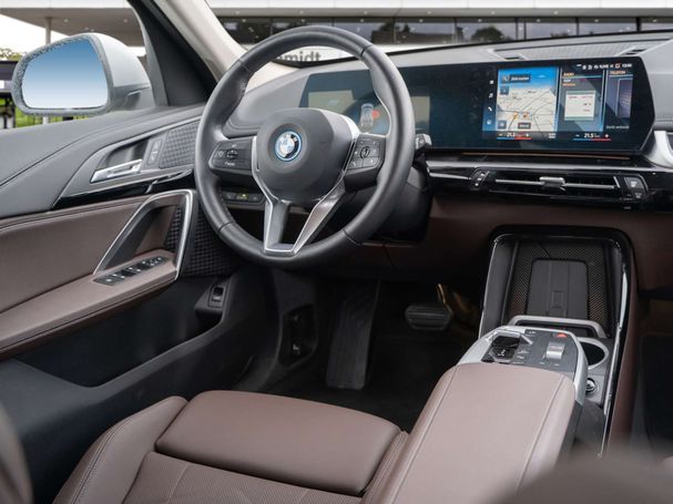 BMW iX1 xDrive30 xLine 230 kW image number 3