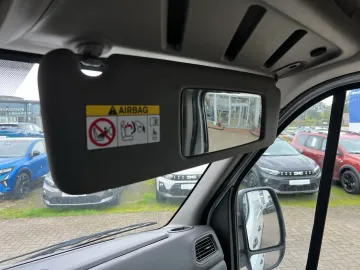 Car image 30