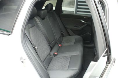 Car image 33