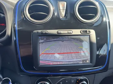 Car image 19