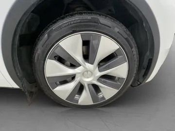 Car image 35