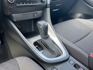 Car image 14