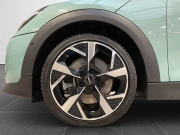 Car image 30