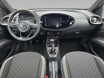 Car image 10