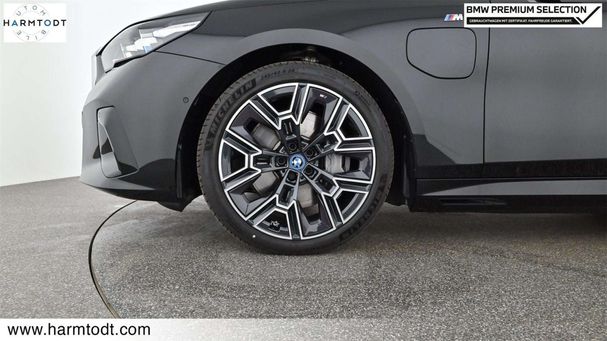 BMW 550 e xDrive 359 kW image number 17