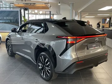 Car image 5