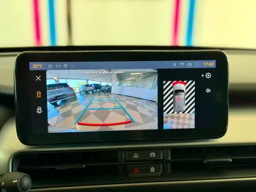 Car image 26
