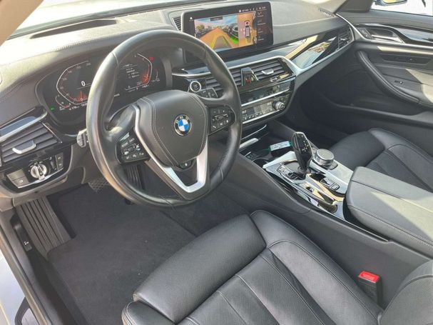 BMW 520d Touring Luxury Line 140 kW image number 6