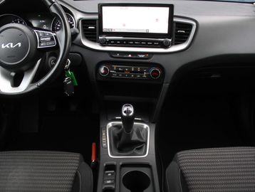 Car image 32