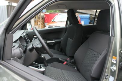 Car image 10