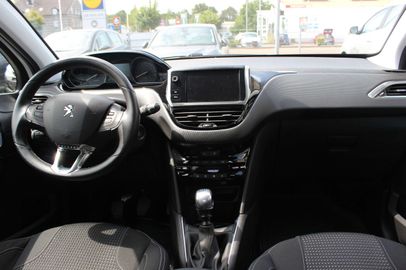 Car image 14