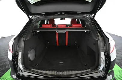 Car image 38