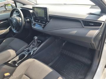 Car image 32