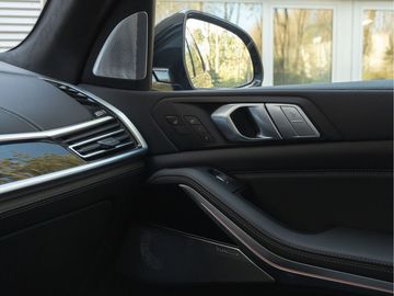 Car image 37