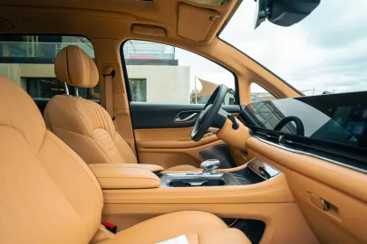 Car image 40