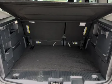 Car image 27
