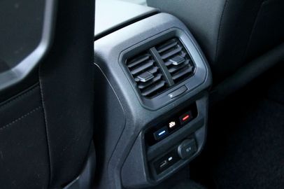 Car image 36