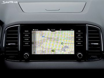 Car image 14