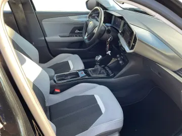 Car image 17