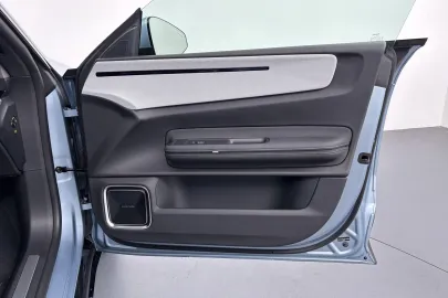 Car image 40