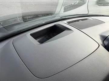 Car image 40