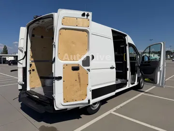 Car image 30