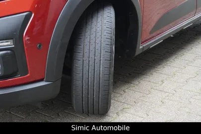 Car image 30