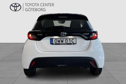 Car image 3