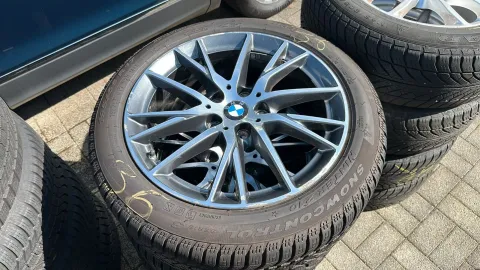 Car image 25