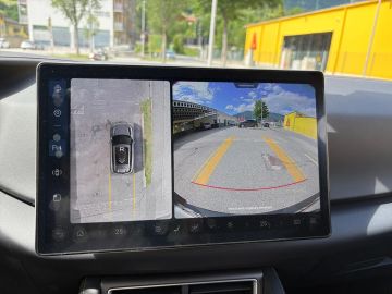Car image 26