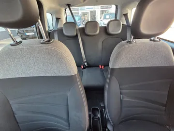 Car image 26