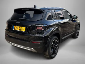 Car image 30