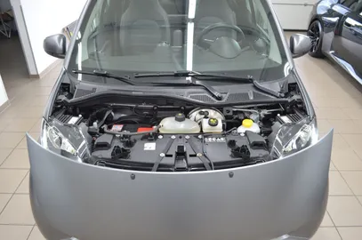 Car image 19