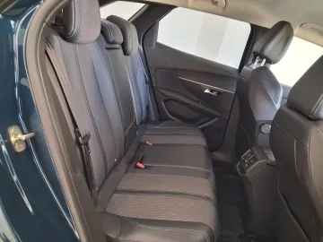 Car image 32