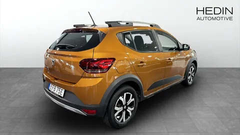 Car image 3