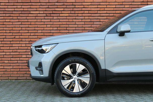 Volvo XC40 B4 Core 145 kW image number 9