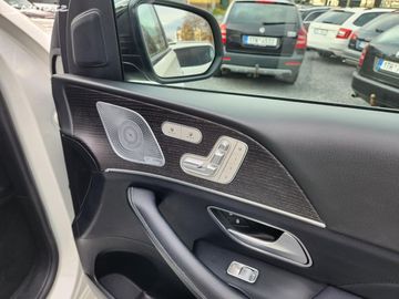 Car image 38