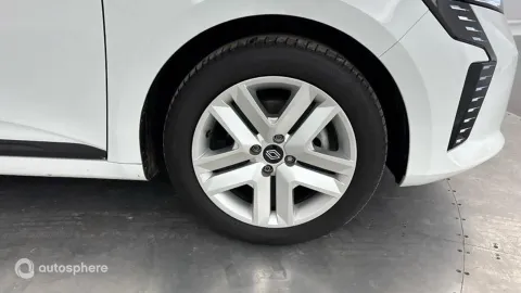 Car image 17