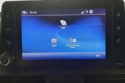 Car image 19