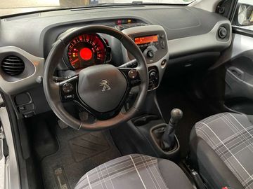 Car image 12