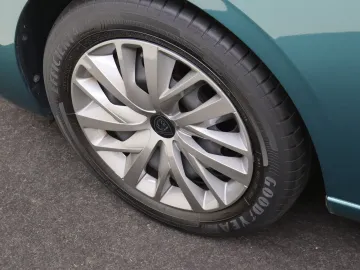 Car image 32