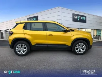 Car image 4