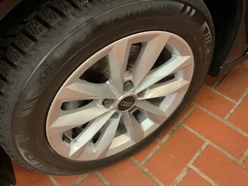 Car image 26